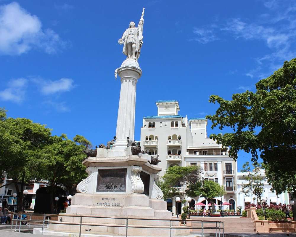 Christopher Columbus statue and column on Plaza Co puzzel online van foto