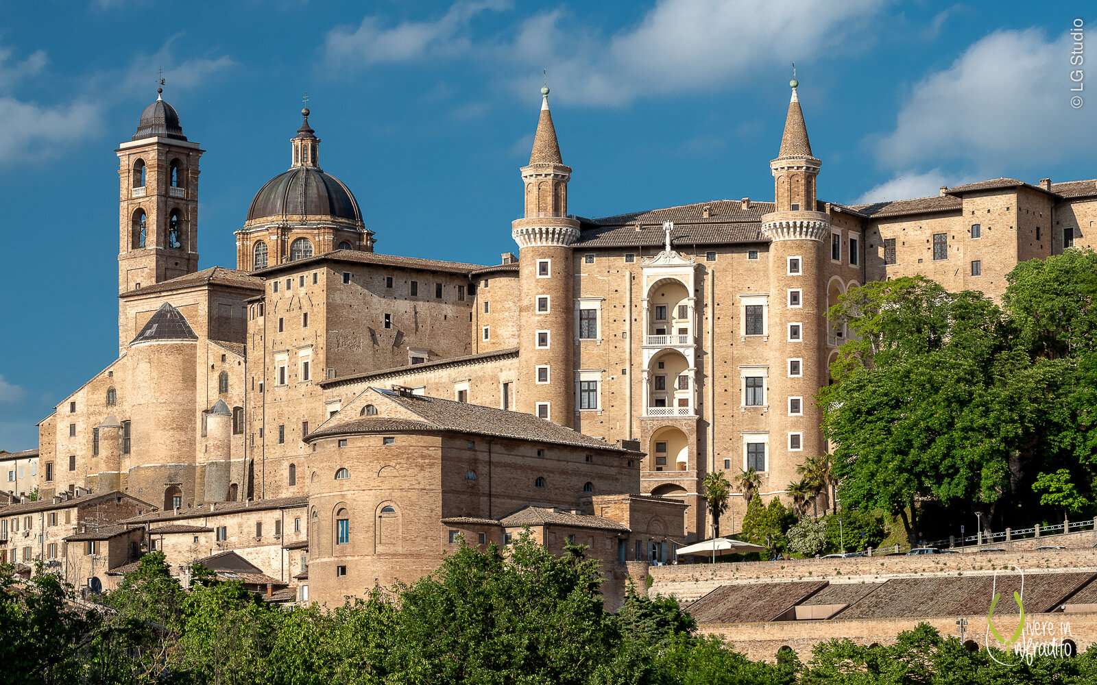 Stunning Urbino puzzle online from photo