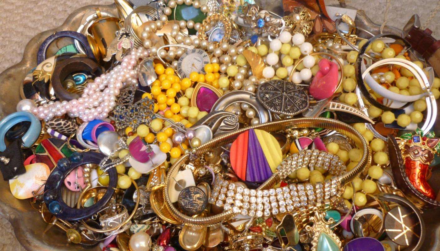 Jewelry Pile puzzle online from photo