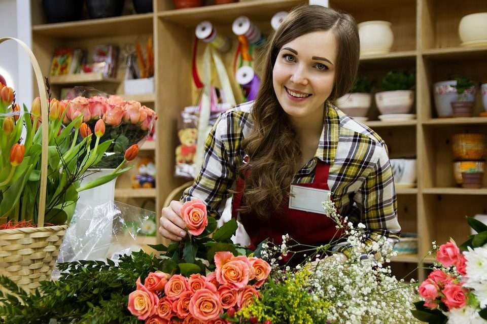 Travailler dans un magasin de fleurs puzzle en ligne à partir d'une photo