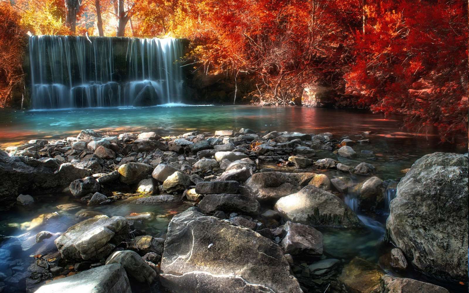 Bosques y cataratas rompecabezas en línea