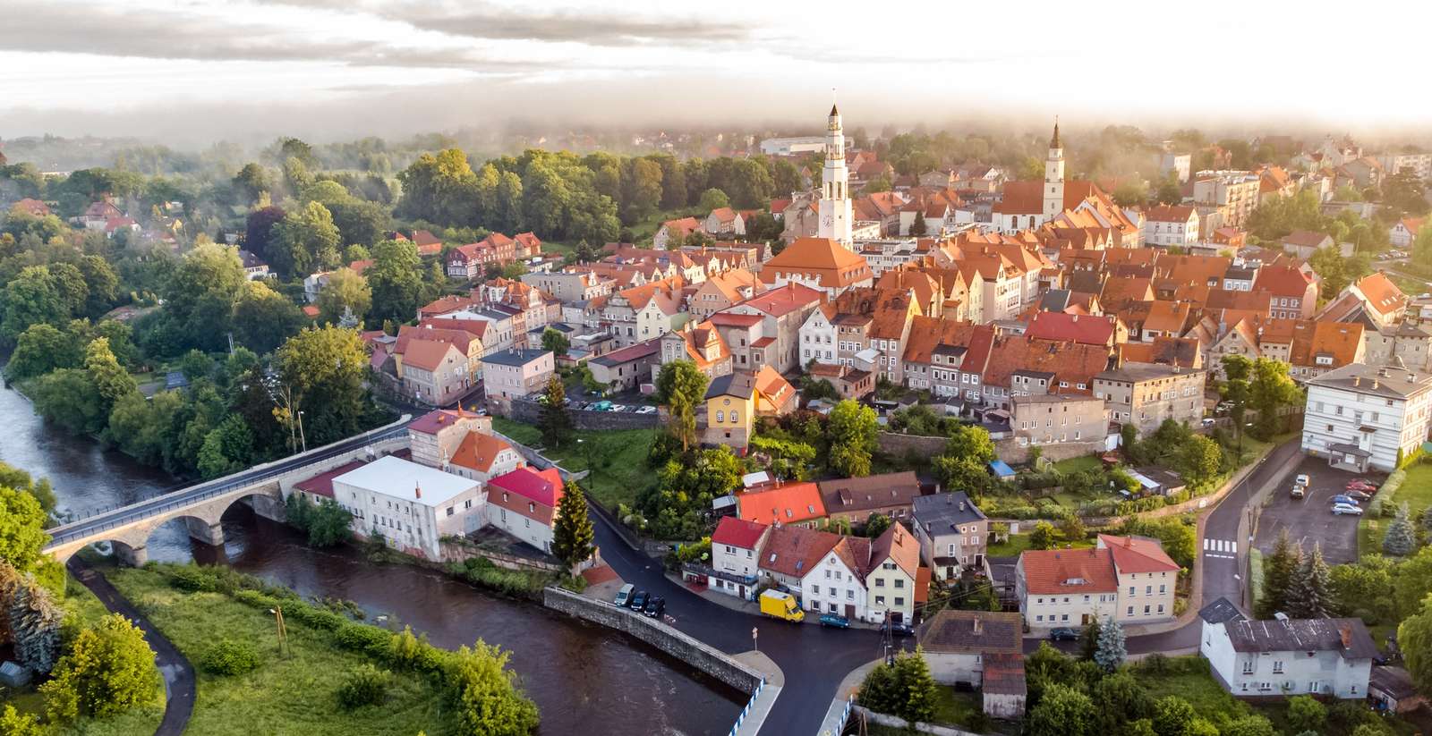 Gryfów Śląski z ptačí perspektivy puzzle online z fotografie