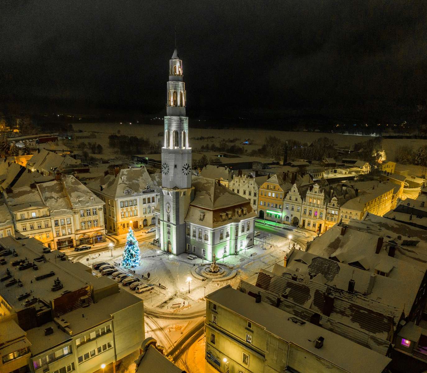 Gryfów Śląski през нощта онлайн пъзел от снимка