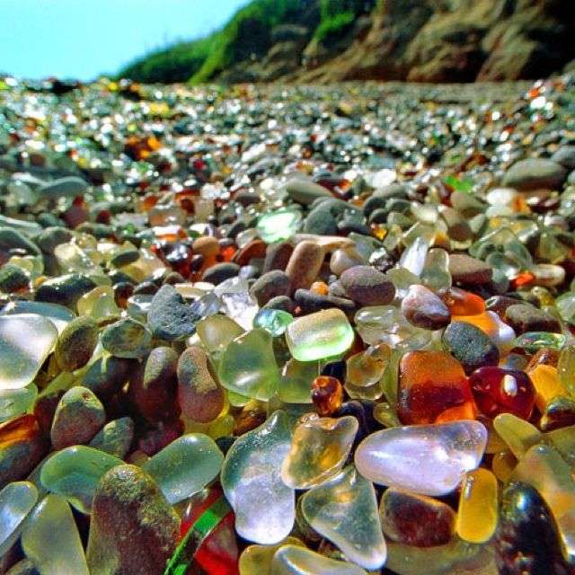 Морське скло на березі океану скласти пазл онлайн з фото