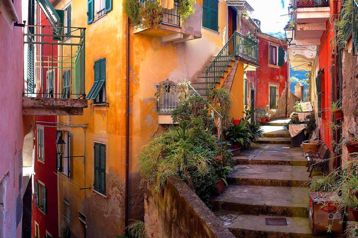 Street in Italy puzzle online from photo