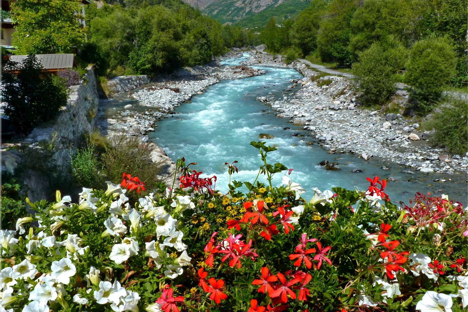 Fließender Fluss Online-Puzzle vom Foto