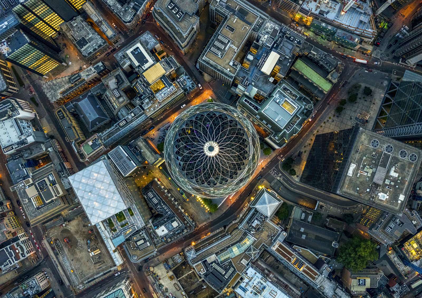 La vue aérienne de la balle puzzle en ligne à partir d'une photo