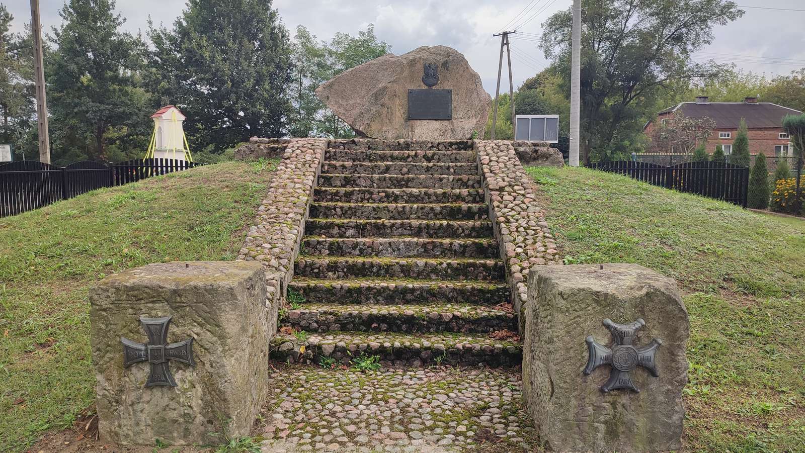 monument voor de soldaten die zijn omgekomen tijdens de veldslagen aan de rivier de Bzura puzzel online van foto