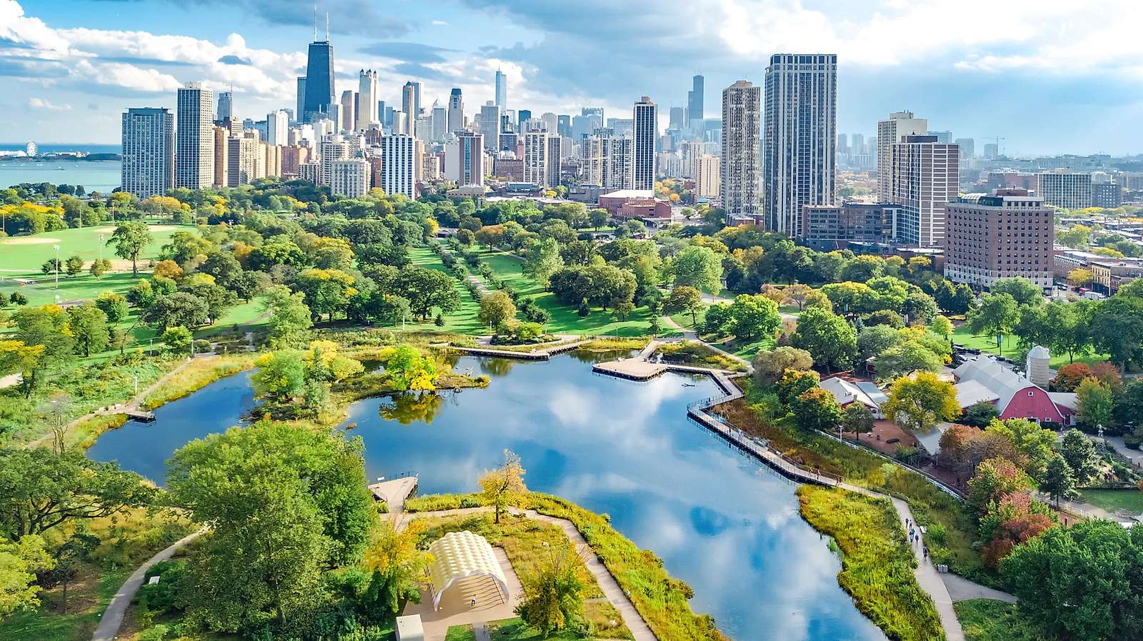 Gran ciudad con parque rompecabezas en línea