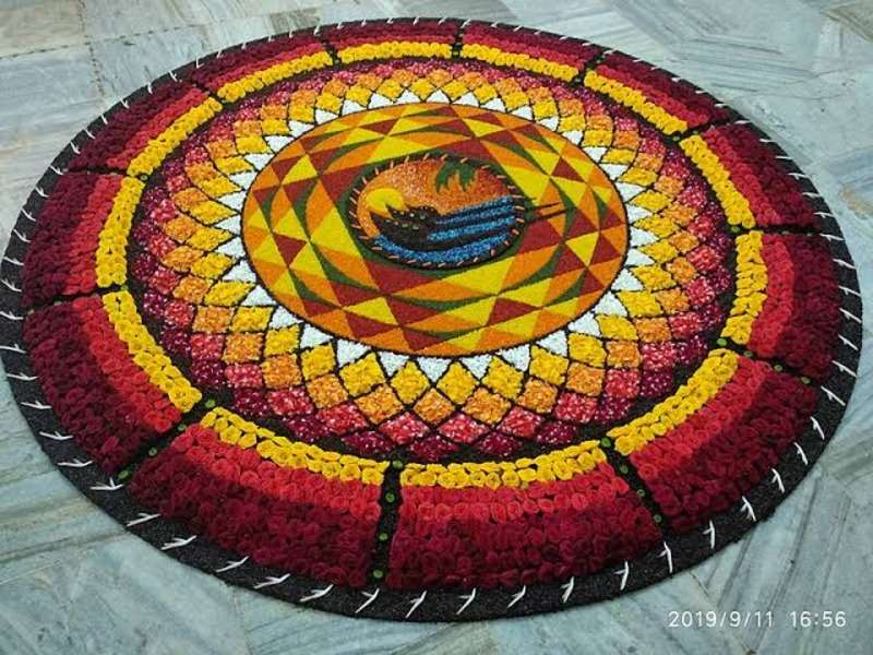 Pookkalam puzzle online from photo