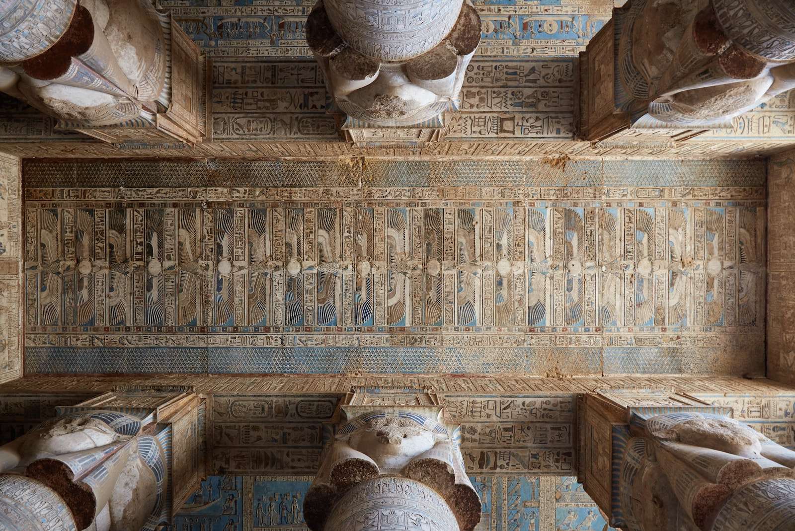 Interior del templo de Hathor rompecabezas en línea