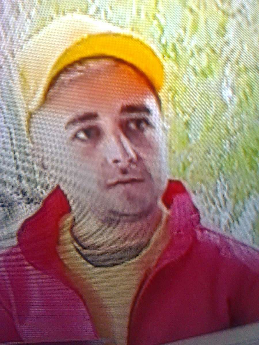 Dude in a yellow hat. puzzle online from photo
