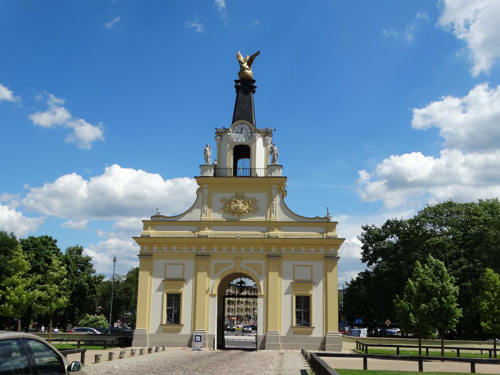 Białystok. Gate Wielka Gryf puzzle online from photo