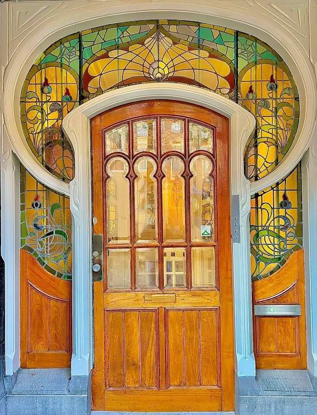 Brown Door With Glass online puzzle
