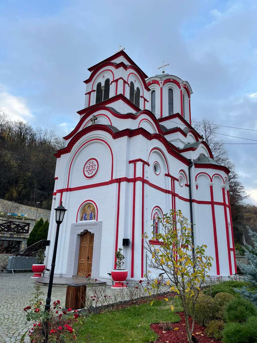 Zámek v přírodě online puzzle