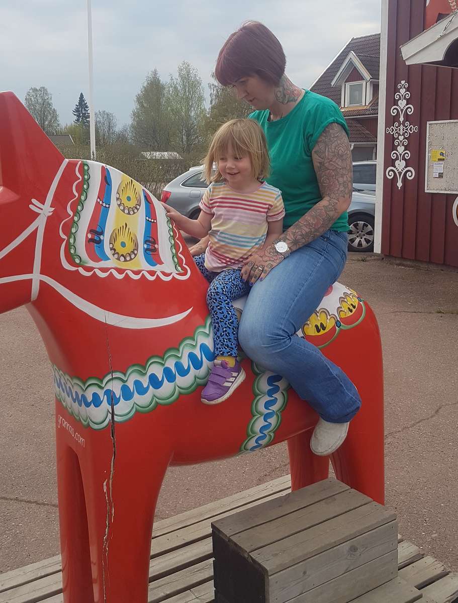 Dlah cal Nusnäs puzzle online din fotografie