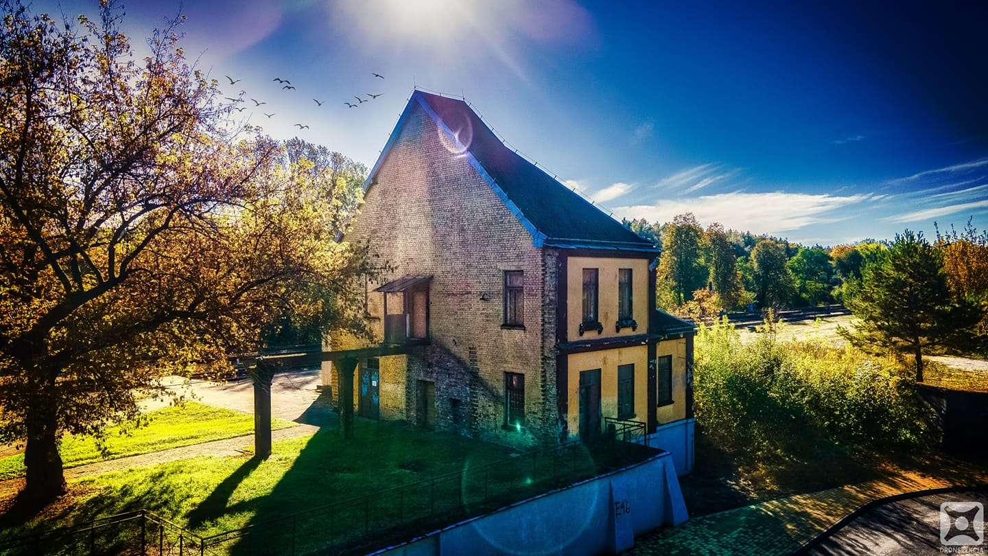 Stazione ferroviaria di Szydłowiec puzzle online