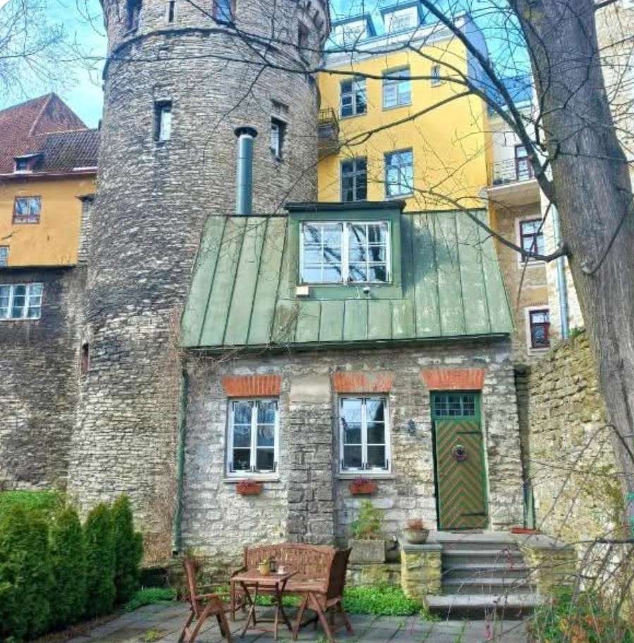 Mixed architecture puzzle online from photo