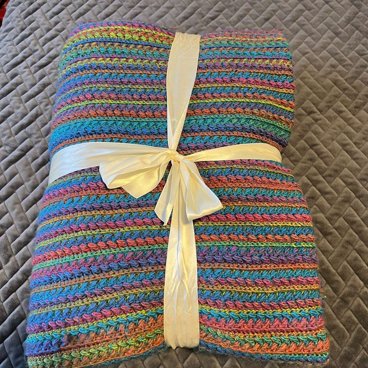 Colorful afghan with bow puzzle online from photo