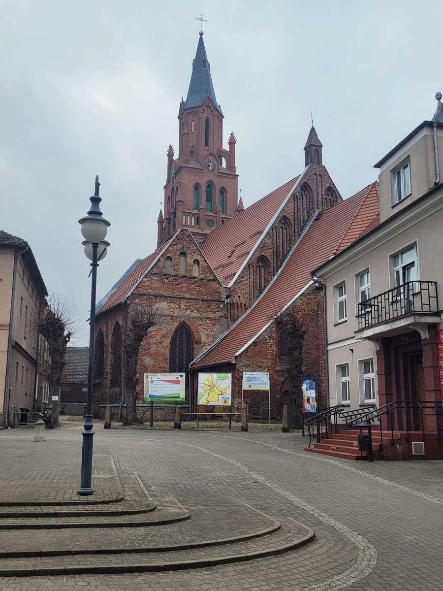 Église de Dobra Nowogardzka puzzle en ligne à partir d'une photo