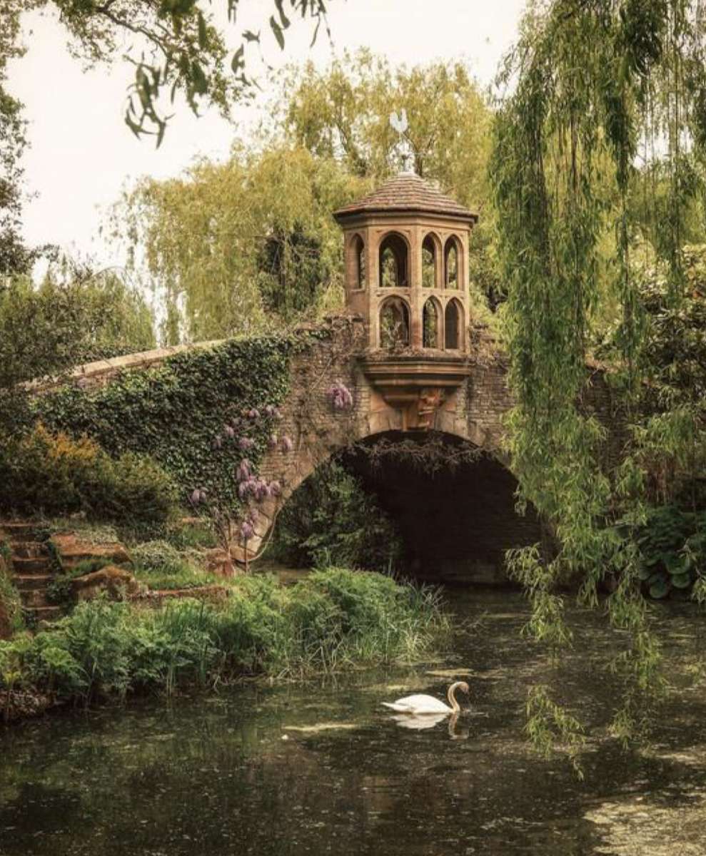 Stravagante puzzle online