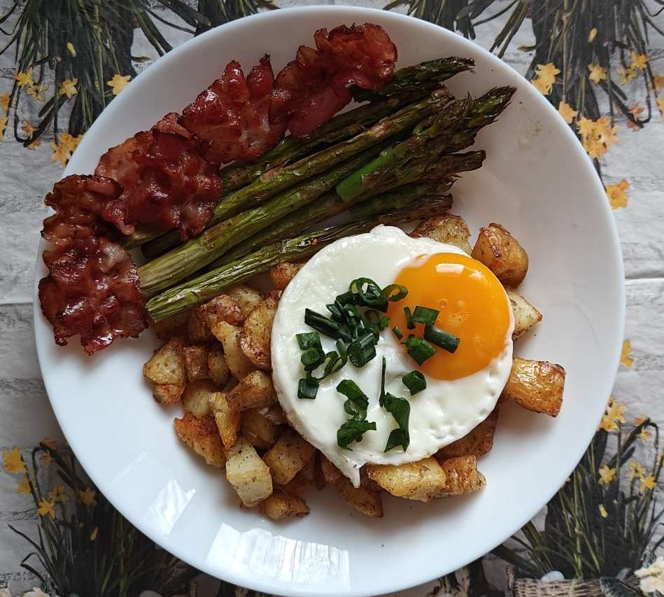 Spring dinner puzzle online from photo