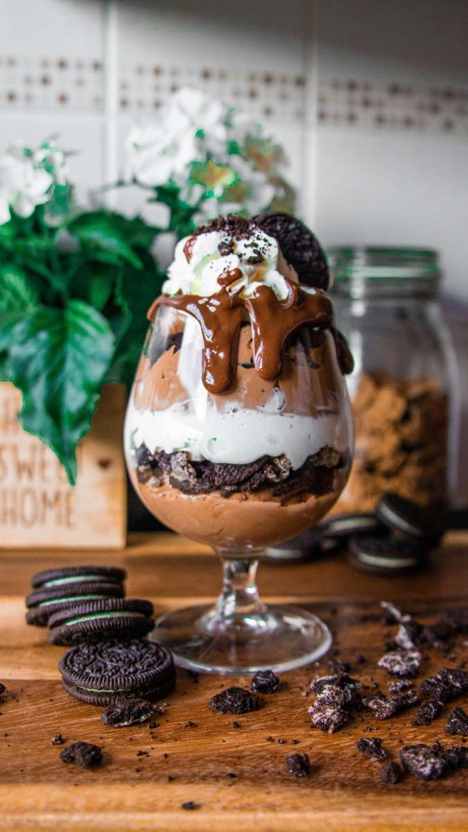 chocolate dessert with plant in background puzzle online from photo
